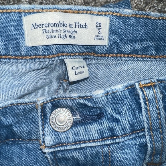 Abercrombie Curve Love high rise ankle straight jean, light wash - size 26/2 - Picture 4 of 7
